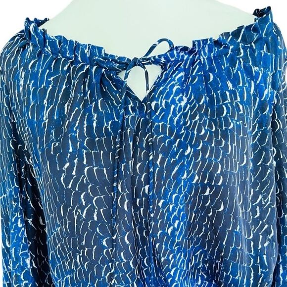 Cynthia Steffe Blue/black/white Patterned Women's tie front top size L - Picture 2 of 6